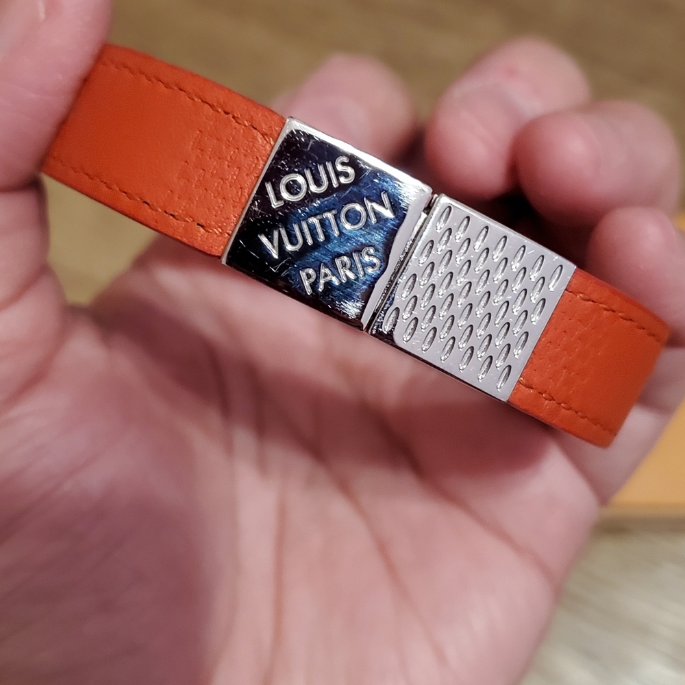 Pull it bracelet